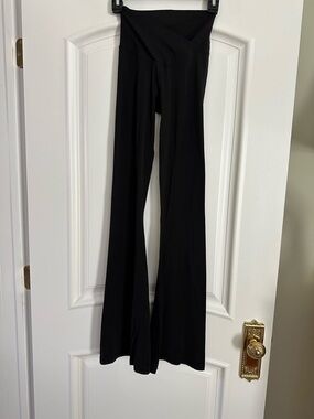 Aerie Black Cross High-Waist Flared Yoga Pants Size Small Long